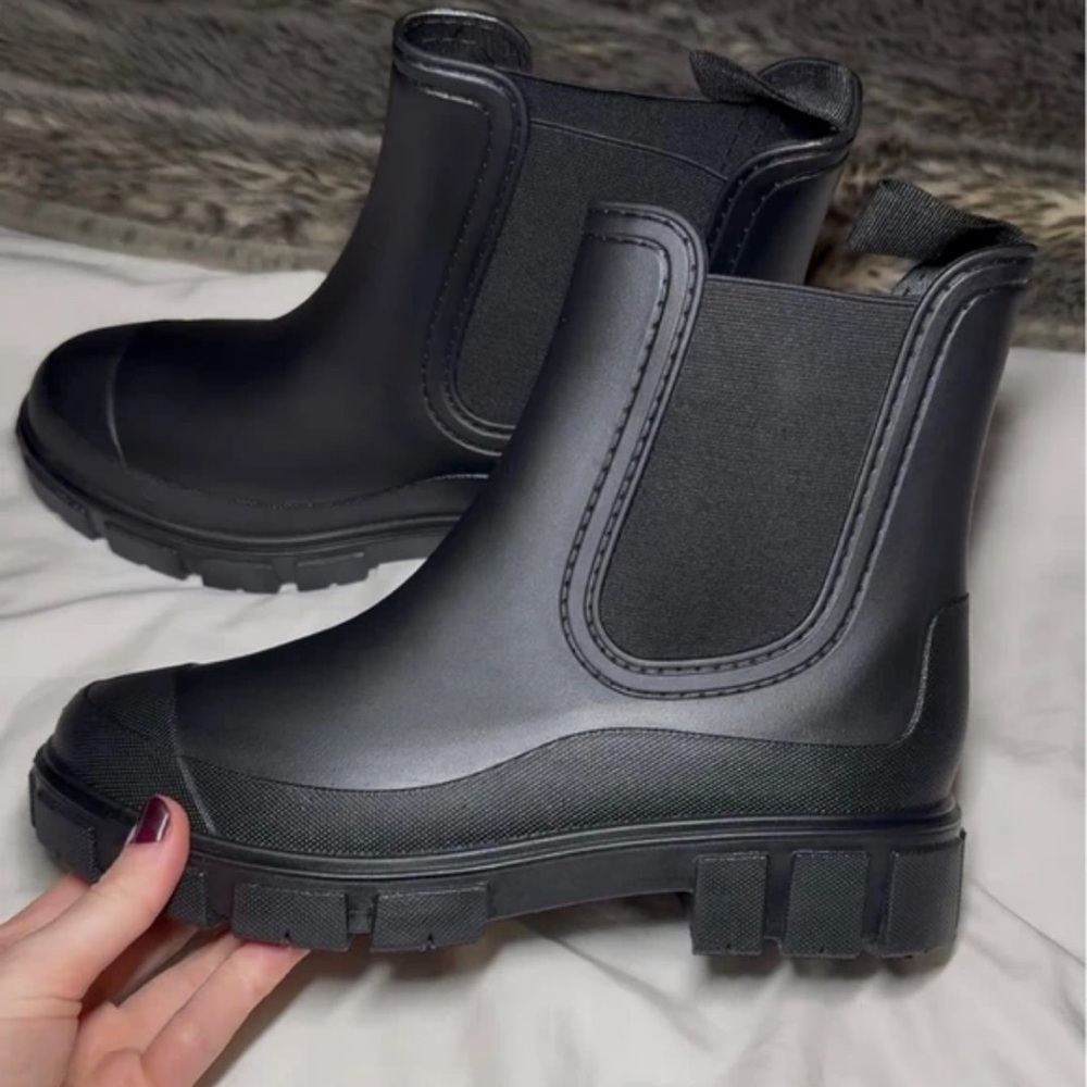 Sleek Black Women's Winter Rain Boots